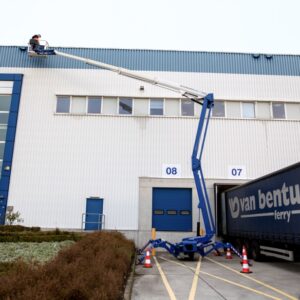 Reach new heights with the Bluelift SA16. Featuring a 15.8m max working height, this boom lift delivers reliable access in compact, tough spaces.