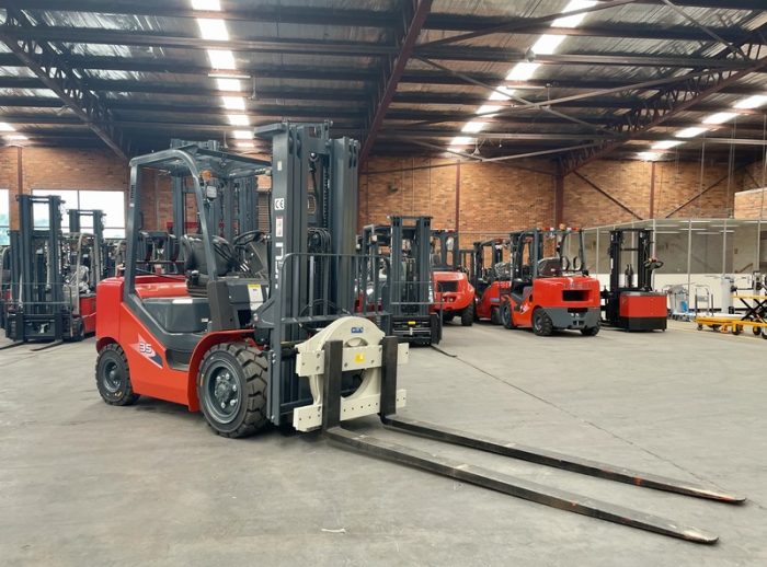 HELI CPCD35-M3RG3 – 3.5T Diesel Forklift 3 Stage 4.7m Mast