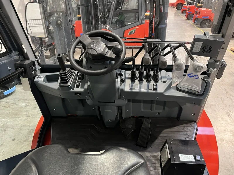 HELI CPD50-G2A11LI – 5T 4 Wheel Electric Forklift 3 Stage 4.5m Mast - Image 3