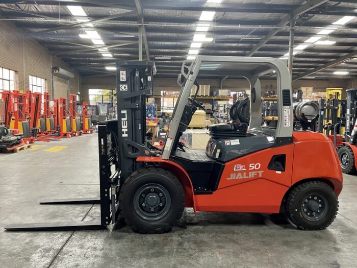 HELI CPCD50-M4G3 – 5.0T Diesel Forklift 3 Stage 4.5m Mast - Image 4