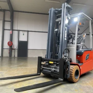 Heli CPD20SQ-B2LIG3-M: A powerful 2T electric forklift with a 4.8m 3-stage mast. Perfect for narrow aisles and high-reach tasks. Shop AMSales.