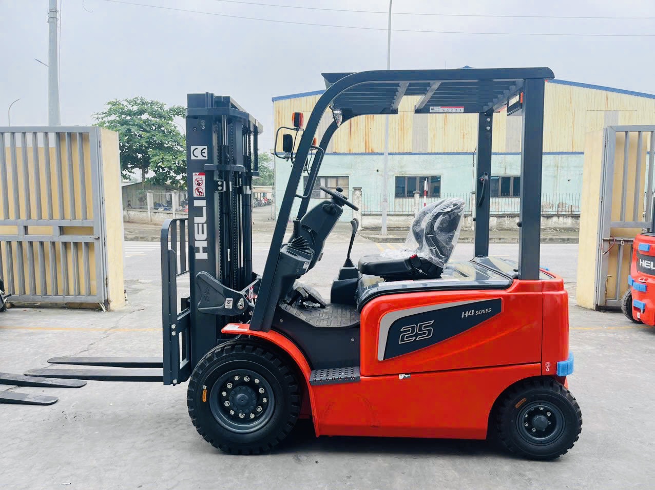 HELI CPD25-A7LIH4-S – 2.5T 4 Wheel Electric Forklift 3 Stage