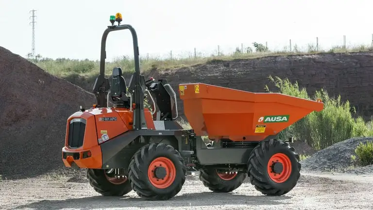 AUSA D601AHG – 6T Max Capacity Hydrostatic Close Cab